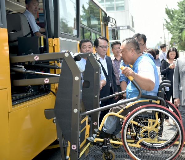 장애인 탑승 가능한 저상버스