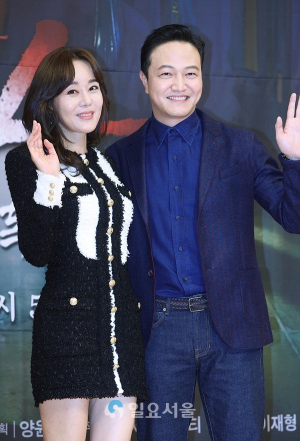 드라마 미스마 복수의 여신 제작발표회에 참석한 김윤진-정웅인