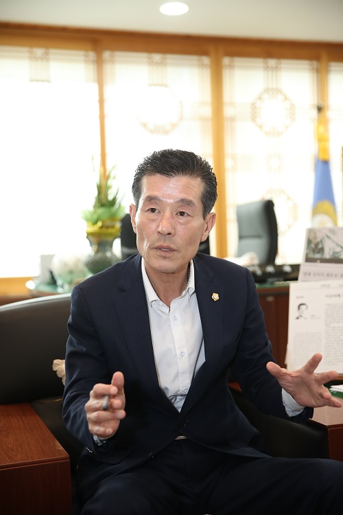 서재원 포항시의회 의장.