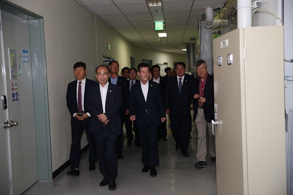 가속기 연구소 방문.