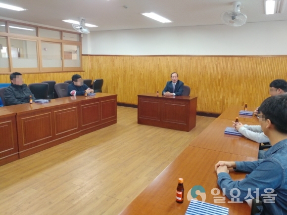 정창근 대구경북병무청장이 남양학교 사회복무요원들과 소통하고 있다. 사진제공=대구경북병무청