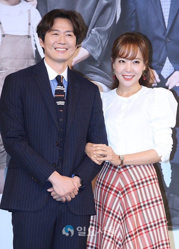 내사랑 치유기 제작발표회에 참석한 연정훈-소유진