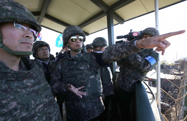 임종석 대통령 비서실장(가운데) [뉴시스]