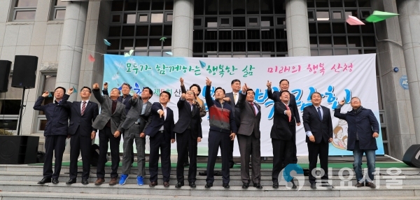산청군복지박람회 개최 종이비행기 날리기 @ 산청군 제공