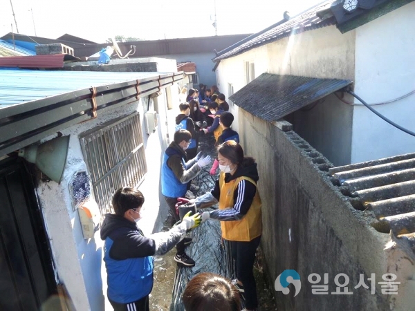 진해구, 똑!똑!‘사랑의 연탄’배달왔습니다 @ 창원시 제공