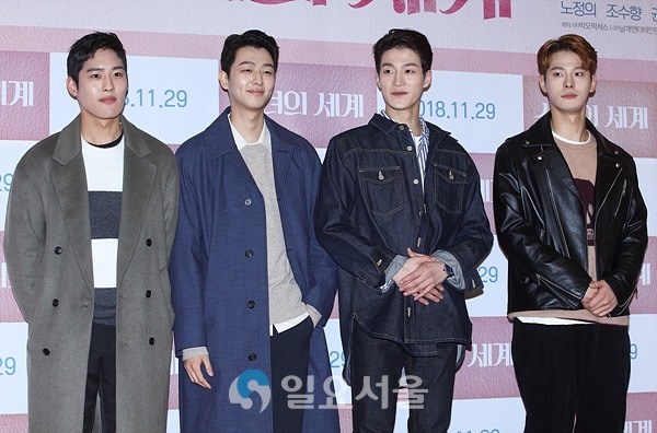 영화 소녀의 세계 VIP 시사회에 참석한 서프라이즈