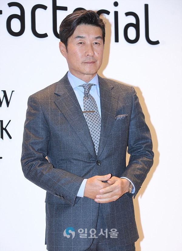 이지 시리즈 발매 간담회에 참석한 김상중