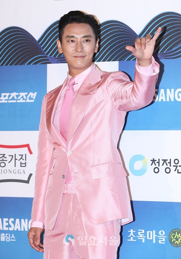 제39회 청룡영화상 레드카펫 행사에 참석한 주지훈