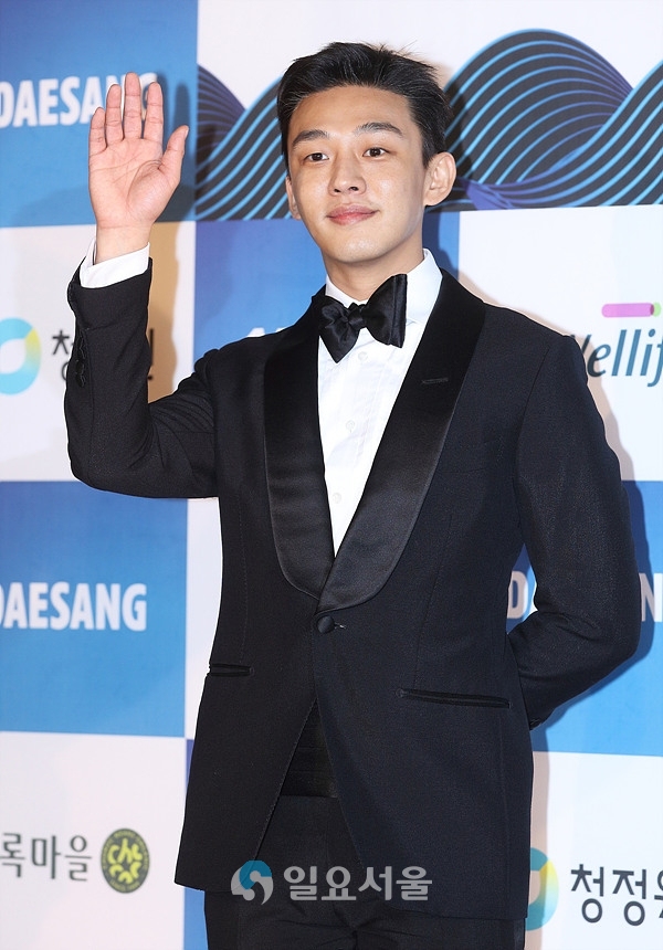제39회 청룡영화상 레드카펫 행사에 참석한 유아인
