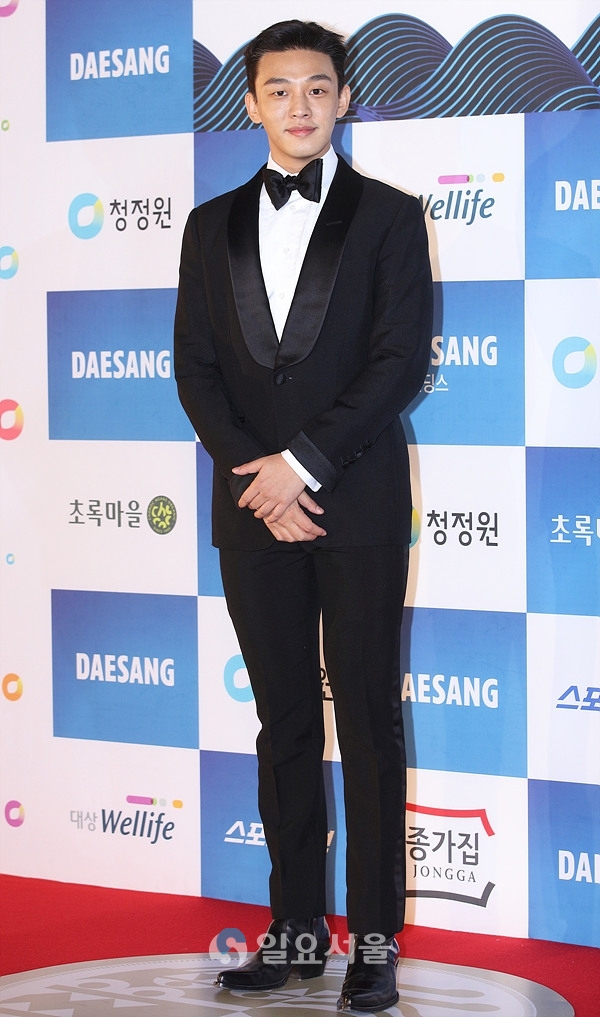 제39회 청룡영화상 레드카펫 행사에 참석한 유아인