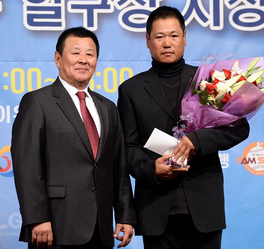 이상훈(오른쪽) 전 LG 코치 [뉴시스]