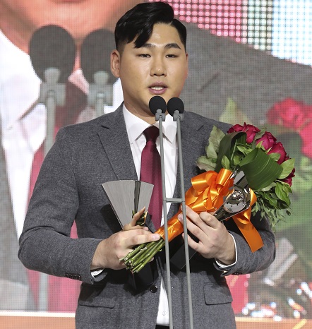 지난 19일 강남구 르메르디앙 서울에서 열린 '2018 KBO 시상식'에서 퓨처스리그 북부 타율상·타점상 수상한 넥센 임지열이 소감을 밝히고 있다. [뉴시스]