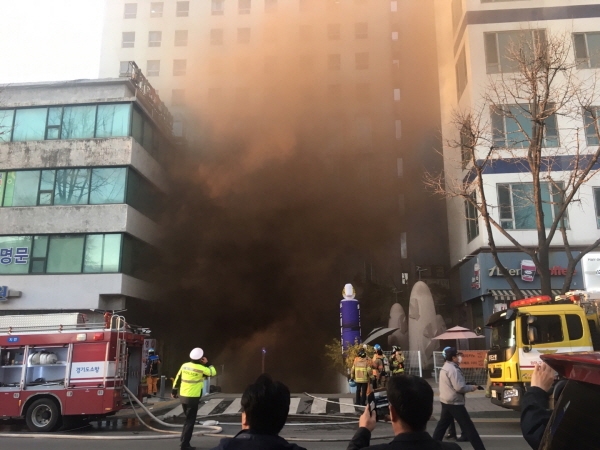 당시 수원에서 발생한 화재 현장 상황 [뉴시스]