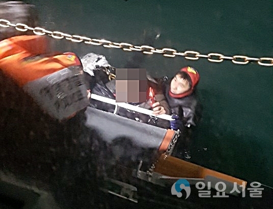 사천시 장구도 해상 어선 침몰 @ 통영해양경찰서 제공