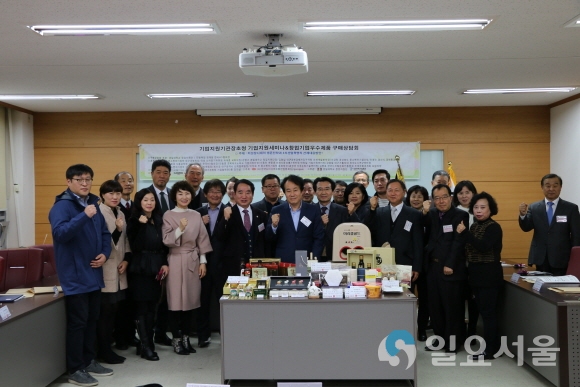 열사모 회원들이 기념촬영을 하고 있다. 사진=열사모협의회