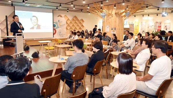 남동구 책문화공간 마샘-1주년 기념식 찾은 박남춘 시장