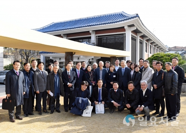 제62차 통일전략포럼 기념사진 @ 경남대학교 제공