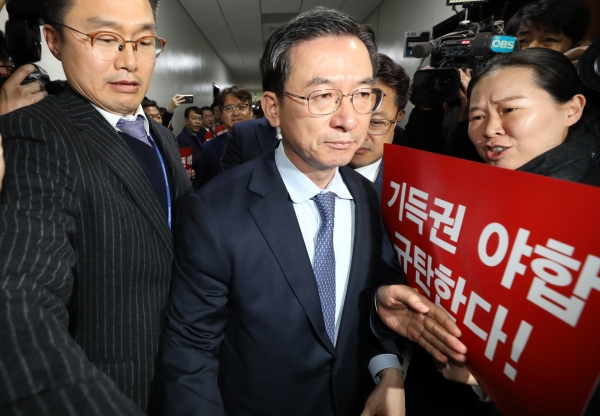 정성호 기재위원장과 권은희 의원 [뉴시스]