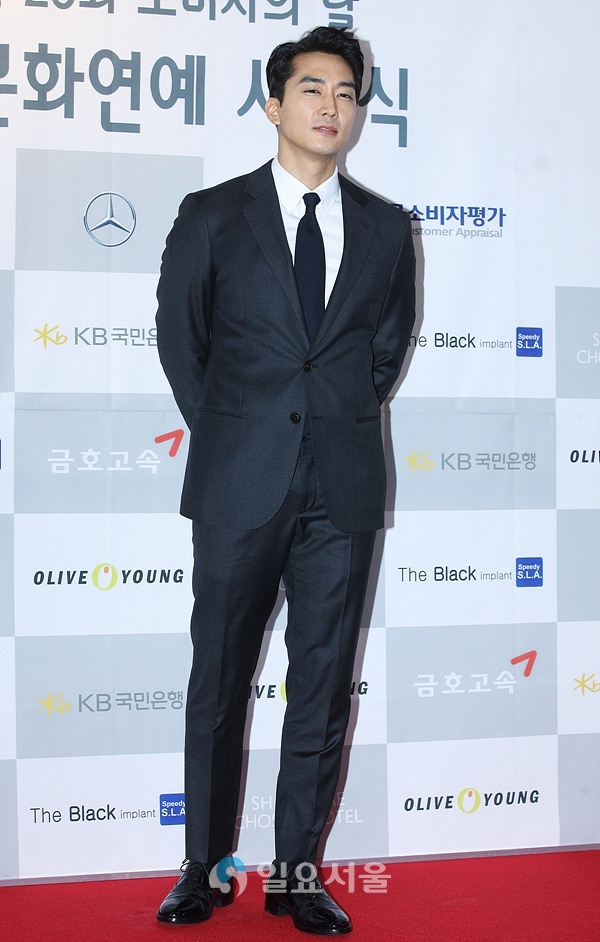 소비자의 날 시상식 참석한 송승헌