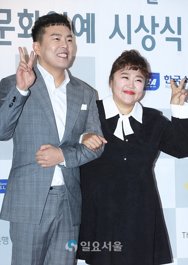 소비자의 날 시상식 참석한 김민기-홍윤화 부부