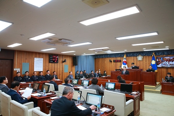 울진군의회(장시원 의장)가 19일 제229회 울진군의회 제2차 정례회를 모두 마무리했다.