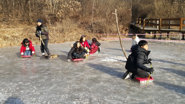 길동생태공원_썰매타기 (사진=서울시 제공)