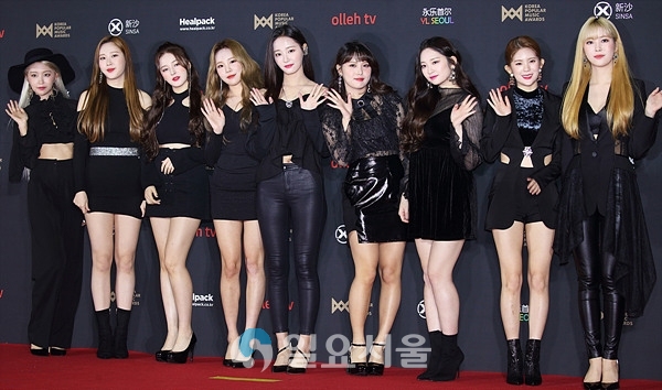 2018 KPMA 레드카펫 행사에 참석한 모모랜드