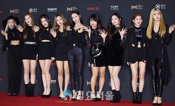 2018 KPMA 레드카펫 행사에 참석한 모모랜드