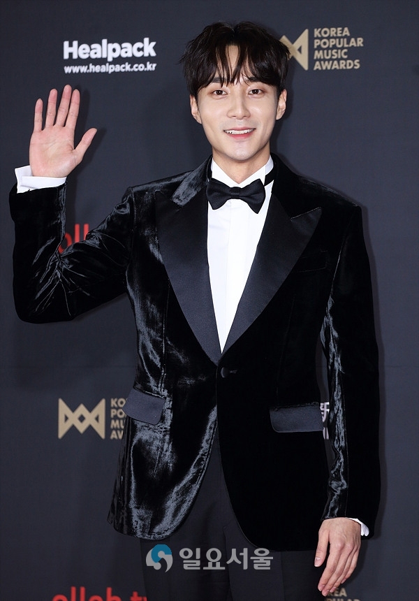 2018 KPMA 레드카펫 행사에 참석한 로이킴