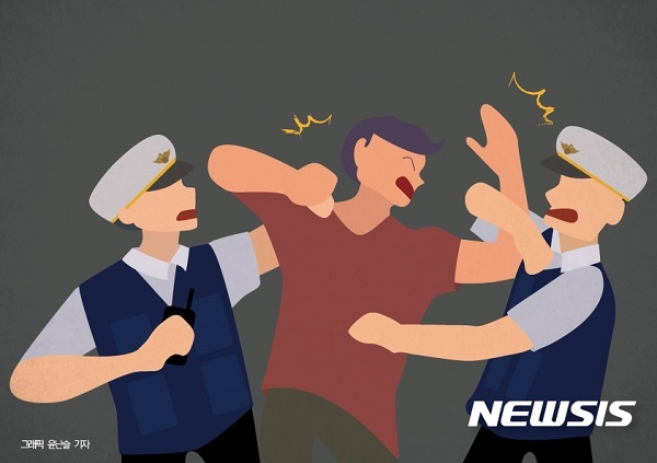 한국 경찰을 폭행해 정당한 공무집행을 방해한 혐의로 기소된 주한미군에게 재판부가 징역형을 내렸다. [뉴시스]