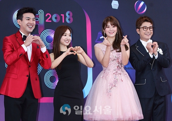 2018 KBS 연예대상 레드카펫 행사에 참석한 김선근-이혜성-김승혜-김태진