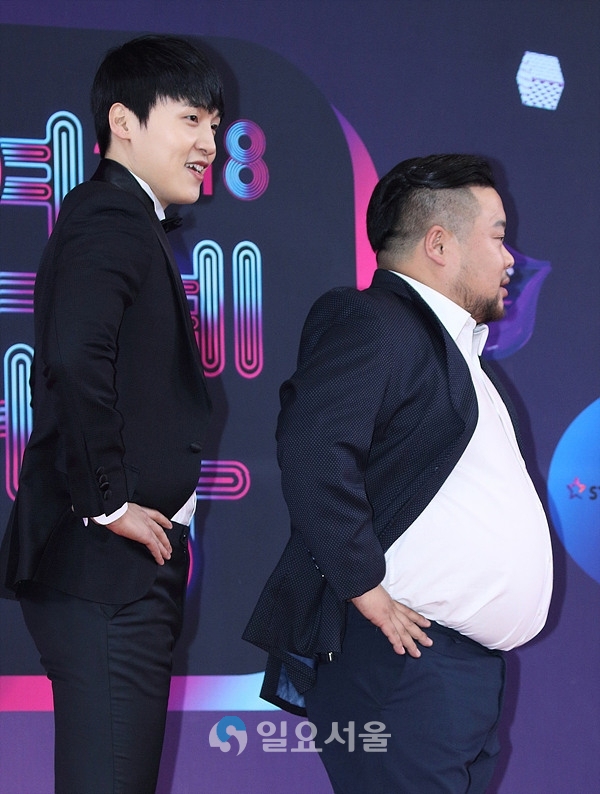 2018 KBS 연예대상 레드카펫 행사에 참석한 류근지-송영길