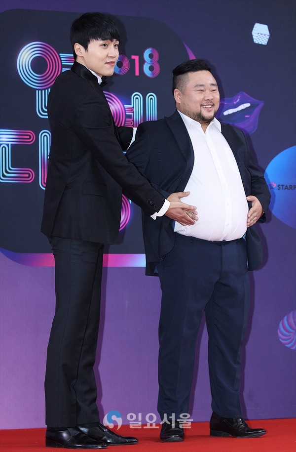 2018 KBS 연예대상 레드카펫 행사에 참석한 류근지-송영길