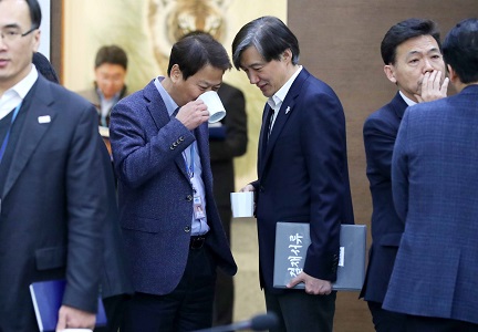 임종석 실장과 조국 수석, 뉴시스