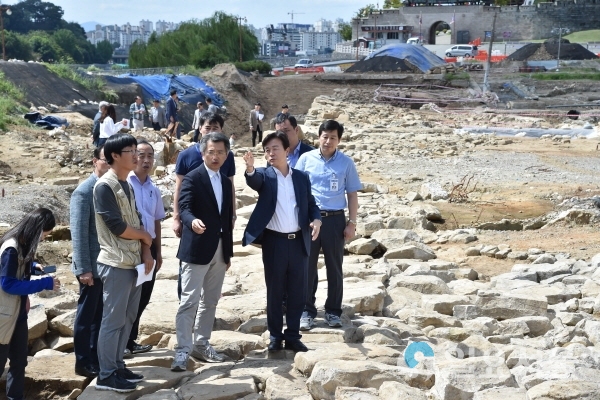 조규일 진주시장 대첩광장 발굴현장 방문 @ 진주시 제공