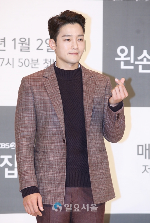 드라마 왼손잡이 아내 제작발표회에 참석한 김진우