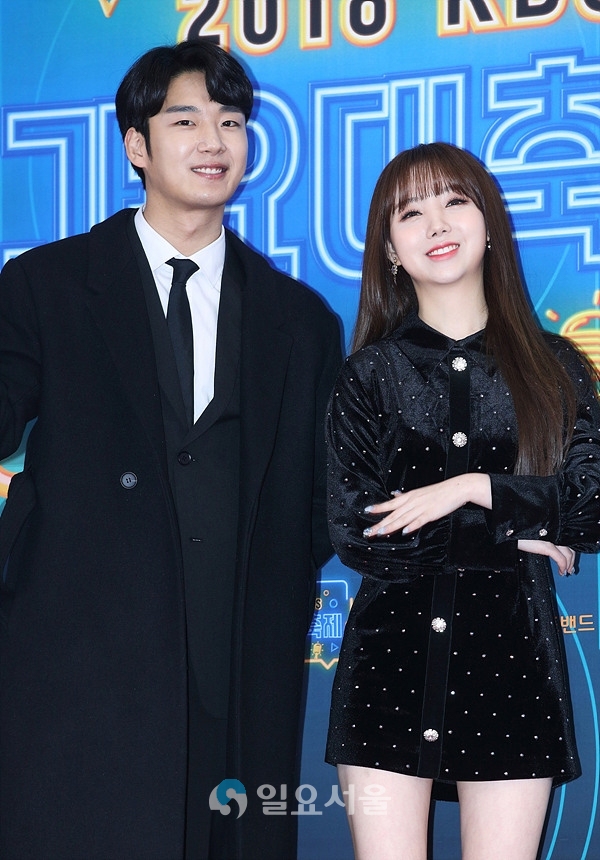 2018 KBS가요대축제 레드카펫 행사에 참석한 최원명-케이