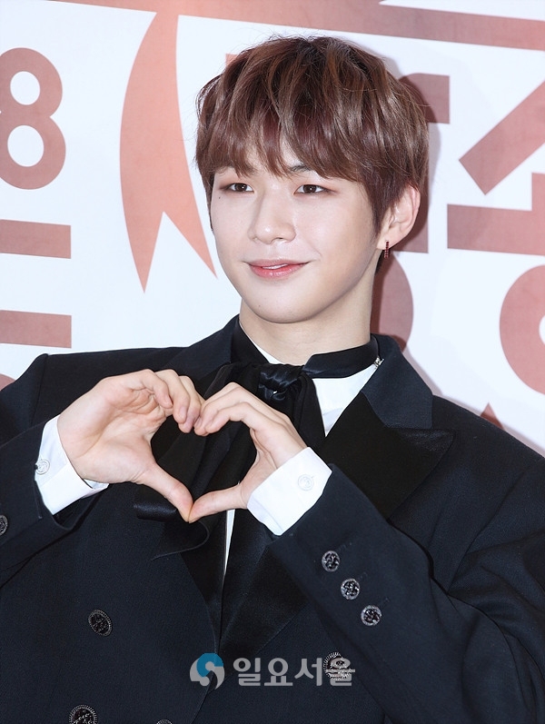 2018 MBC 방송연예대상 포토월 행사에 참석한 워너원 강다니엘