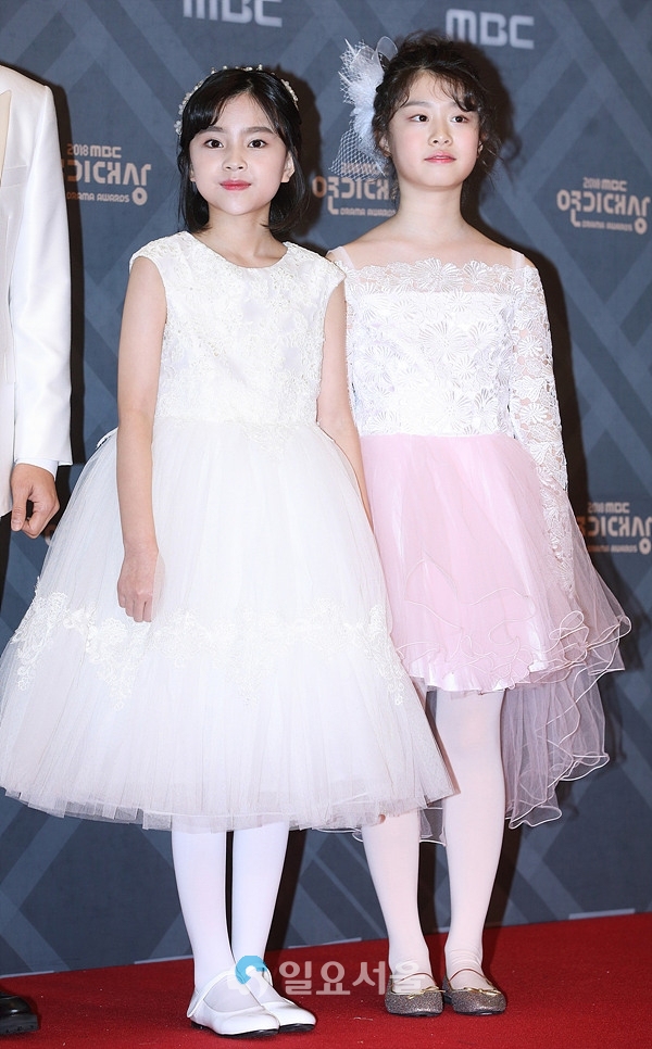 2018 MBC 연기대상 포토월 행사에 참석한 조예린-이나윤