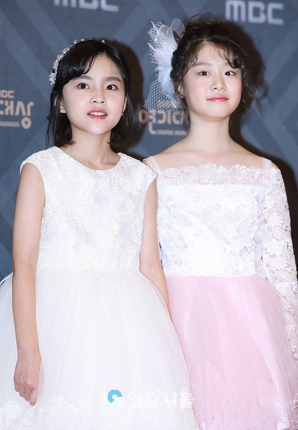 2018 MBC 연기대상 포토월 행사에 참석한 조예린-이나윤