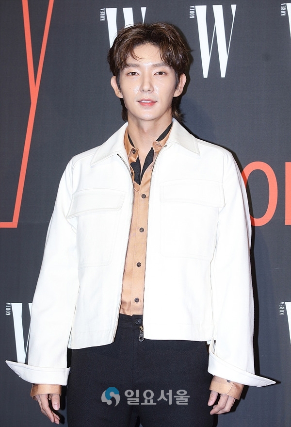 제13회 유방암 인식 향상 캠페인 행사에 참석한 이준기