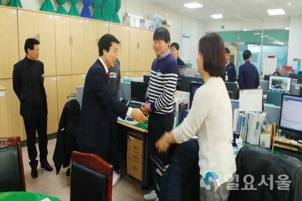 김종환 성산구청장, 부서방문(행정과) @ 창원시 제공