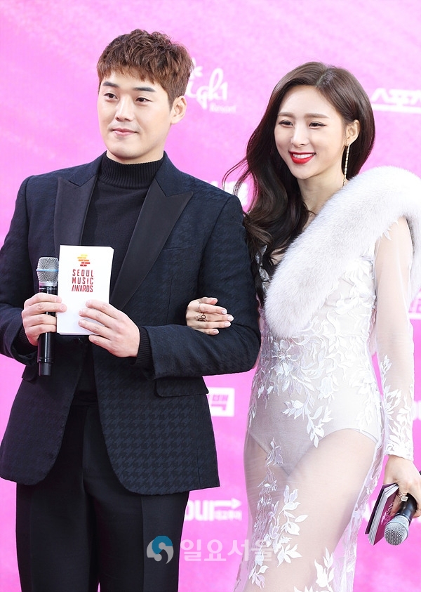 제28회 서울가요대상 레드카펫 행사에 참석한 권혁수-한초임