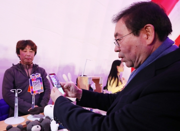 제로페이 결제하는 박원순 서울시장 [뉴시스]