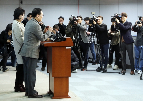 더불어민주당 홍영표 원내대표와 손혜원 의원 [뉴시스]