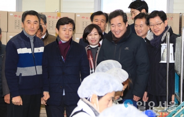 이낙연국무총리수출딸기현장방문 © 경상남도 제공