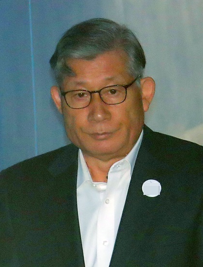 기무사 댓글공작 혐의로 재판에 넘겨진 배득식 전 기무사령관이 23일 오전 서울 서초구 서울중앙지방법원에서 열린 1차 공판에 출석하고 있다. [뉴시스]