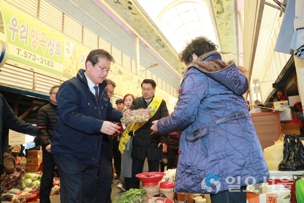 설맞이 전통시장 가는날 행사 © 의령군 제공