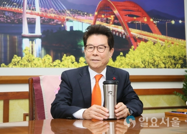 송도근 사천시장 ‘플라스틱프리챌린지’ 캠페인 동참 © 사천시 제공