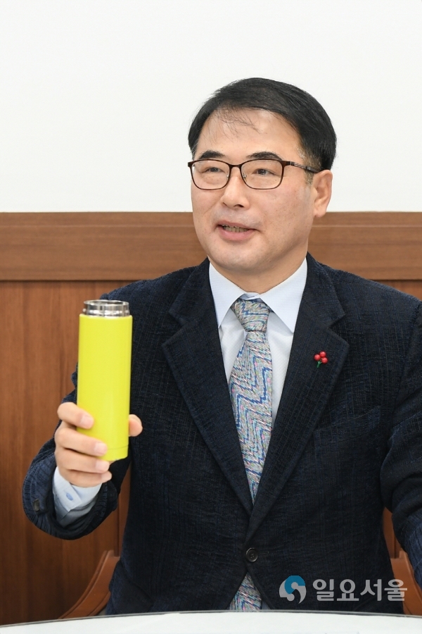 장충남 남해군수‘플라스틱 프리챌린지’캠페인 동참 © 남해군 제공